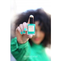 Pose de vernis classique mains